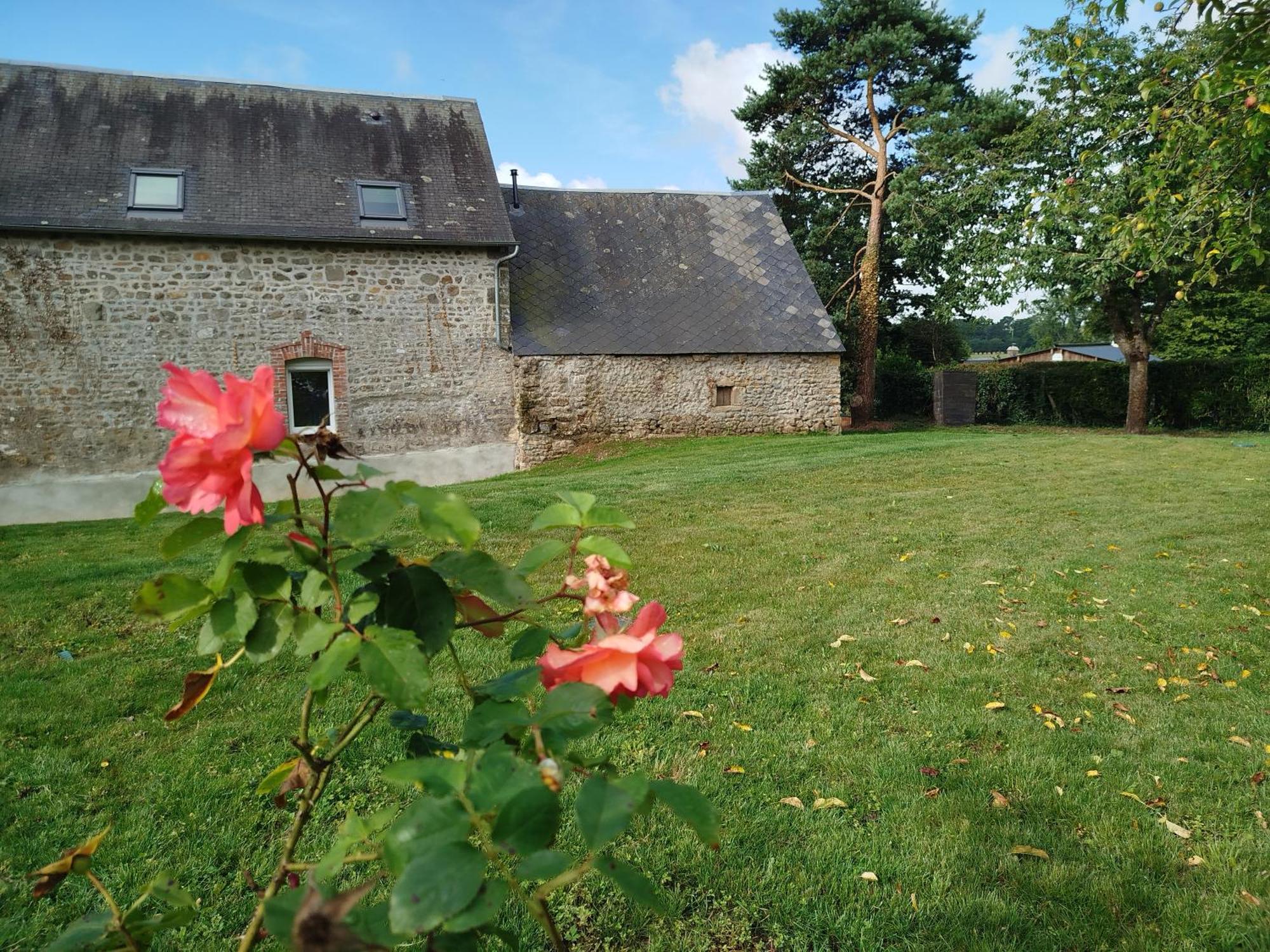 Le Gite De La Haie Portee Lignieres-Orgeres Esterno foto